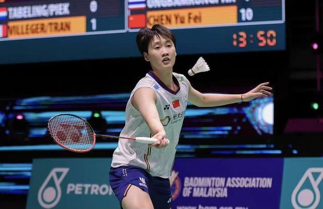 而在对比中 而在对比中