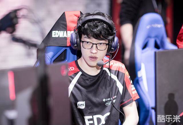 杨与老鹰续 杨与老鹰续